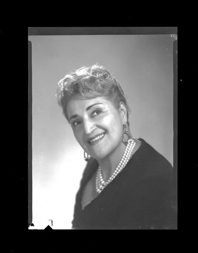 [Ernestina Paredes].  [fotografía] Alfredo Molina Lahitte.