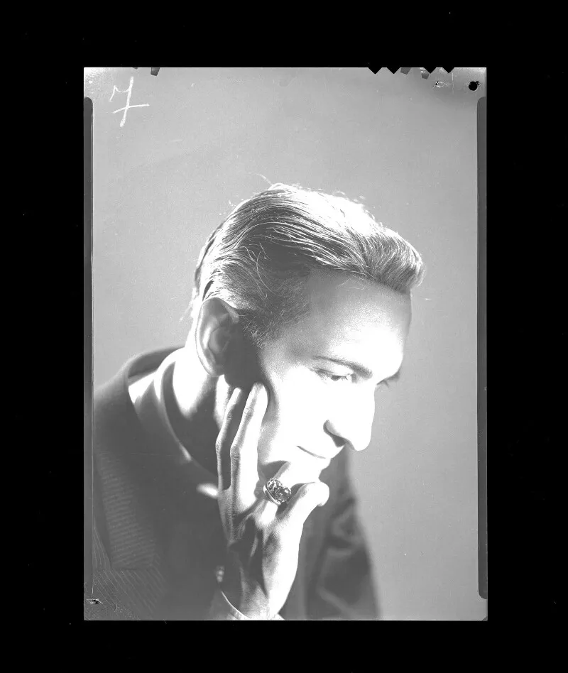 [Alejandro Flores]  [fotografía] Alfredo Molina Lahitte.