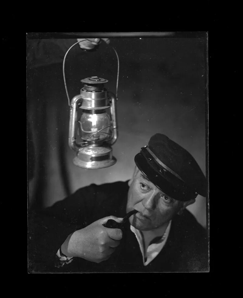 [Señor Humeres, personaje de la película "Bar Antofagasta"]  [fotografía] Alfredo Molina Lahitte.