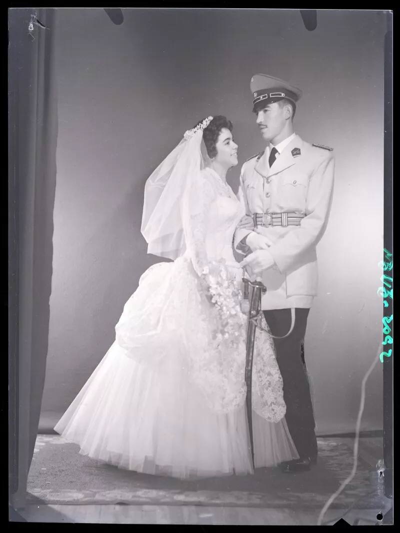Nívea Paredes de Bahamondes [con su marido, día de su boda]  [fotografía] Alfredo Molina Lahitte.