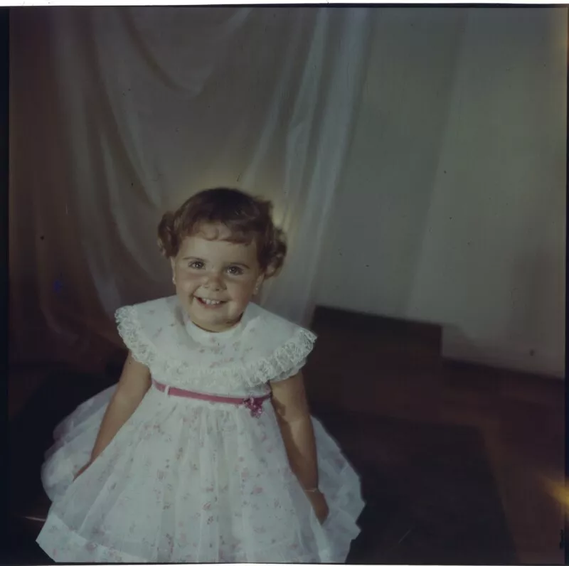[Retrato de una pequeña niña]  [fotografía] Ignacio Hochhäusler.