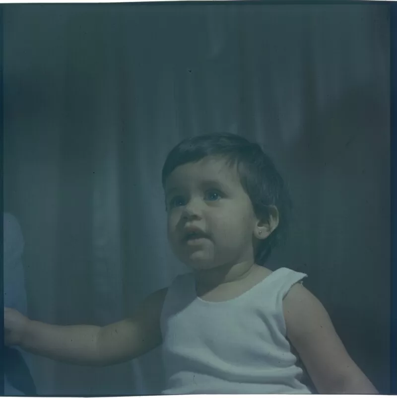 [Retrato de una pequeña niña]  [fotografía] Ignacio Hochhäusler.