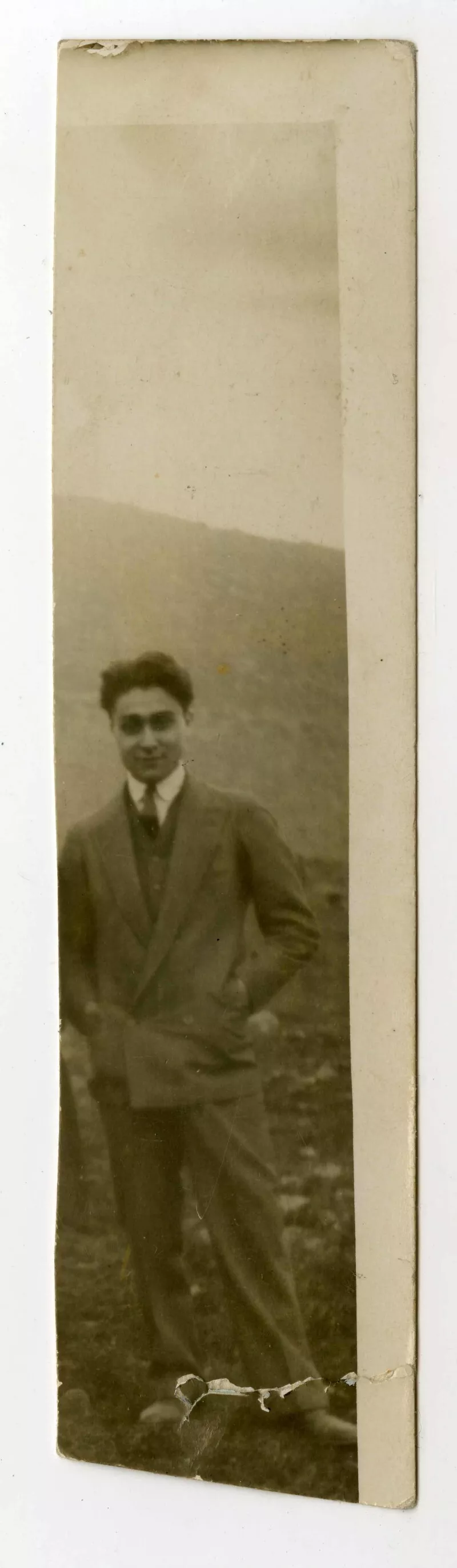 Oscar Castro en su juventud  [fotografía].