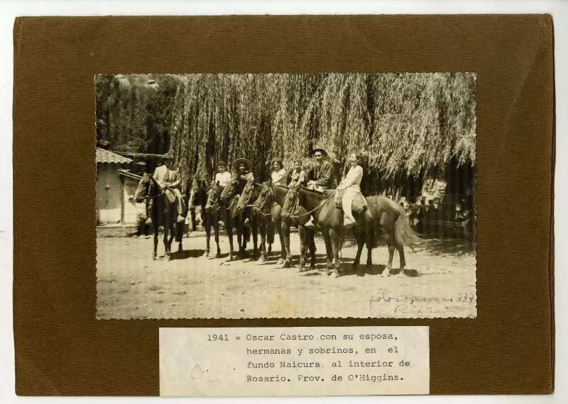 [Óscar Castro con familiares]  [fotografía].