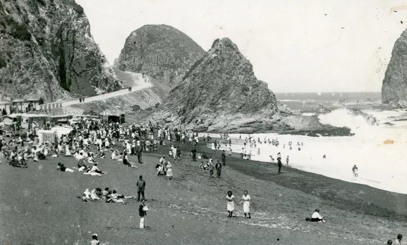 Bañistas en playa de Constitución