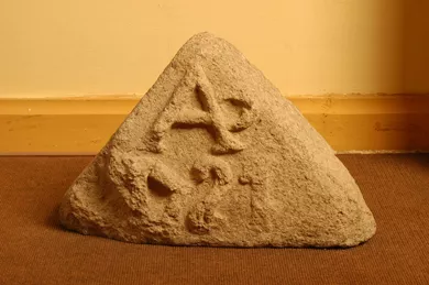 Piedra conmemorativa del Fuerte de Penco