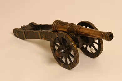 Maqueta cañón de sitio