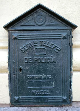 Caja para teléfono de servicio