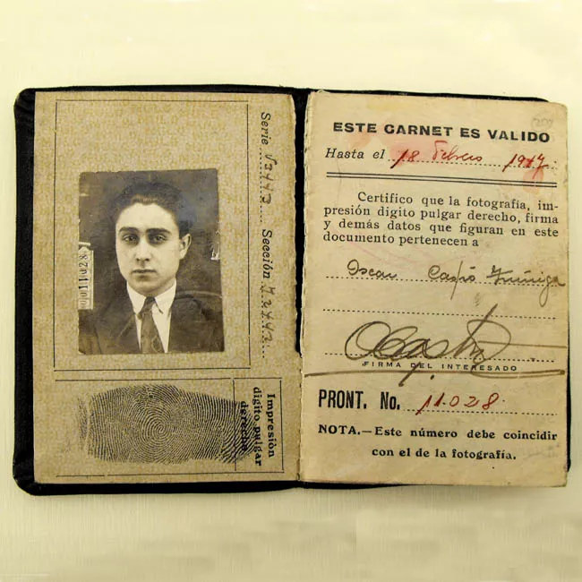 Carnet de Identidad de Oscar Castro