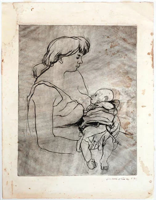Madre sentada amamantando un niño