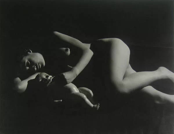 Desnudo y muñeco