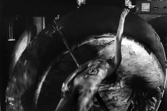 De la Serie Mujer-Metal