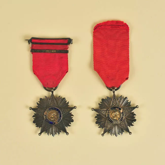 Medalla de Plata con Cintas Rojas