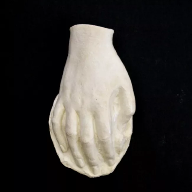 Mano femenina