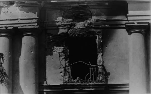 Fotografía de primer plano balcón de la Moneda, Septiembre 1973