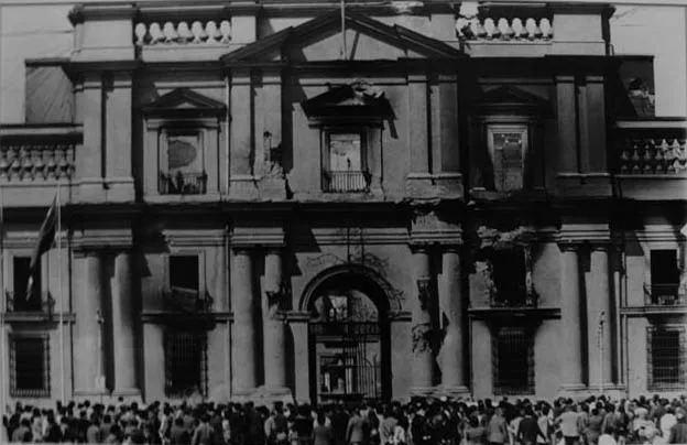 Fotografía plano general, balcón de la Moneda, Septiembre de 1973