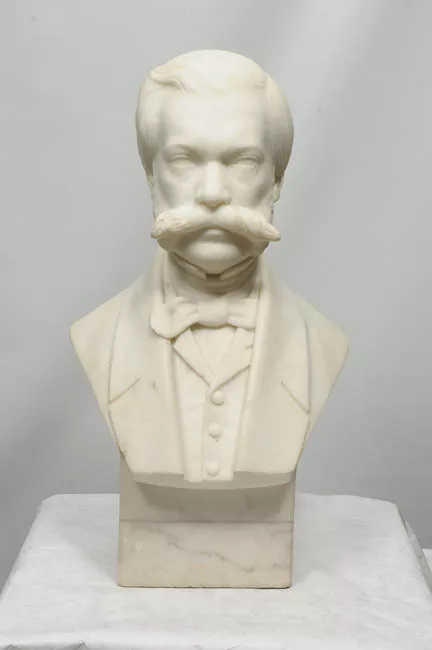Busto de Don Rafael Sotomayor Baeza