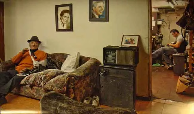 Traspaso generacional. El padre y su hijo, el nuevo zapatero
