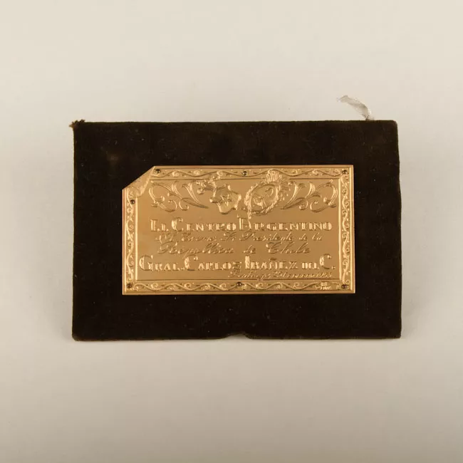 Placa comemorativa a Carlos Ibañez del Campo por el Centro Argentino