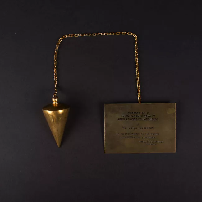 Pendulo en homenaje a Jorge Alessandri de la Unión Panamericana