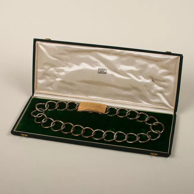 Collar del Kennel Club Argentino al Presidente Arturo Alessandri