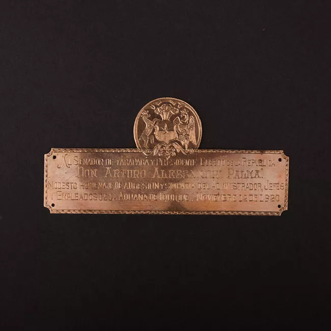 Placa conmemorativa al Prsidente Arturo Alessandri Palma de los empleados de Aduana