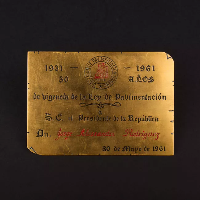 Placa en homenaje al Presidente Jorge Alessandri Rodriguez de la Dirección de Pavimentación