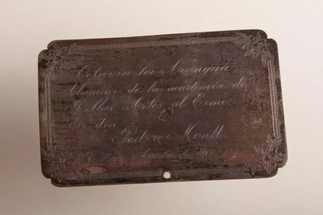 Placa conmemorativa al Presidente Pedro Montt de la alumna Octavia Sei Arangua