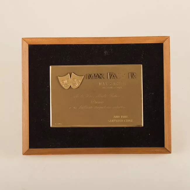 Reconocimiento de Max Factor a Malú Gatica 