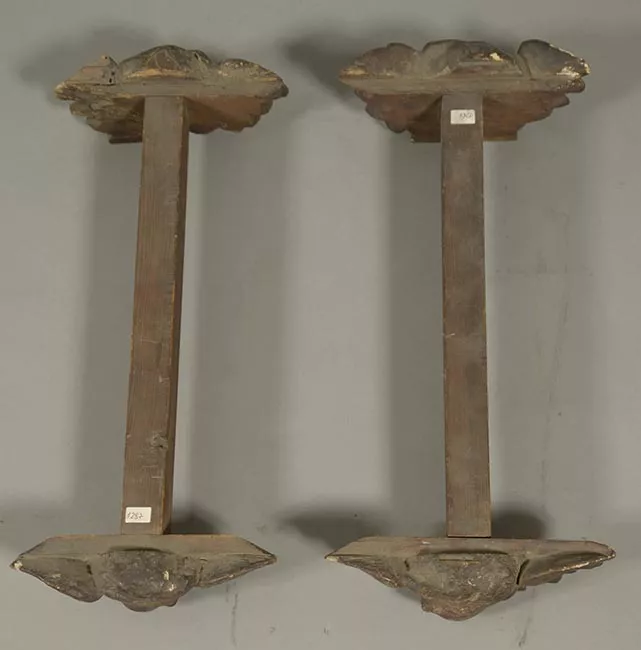Fragmentos de muebles con cabezas de ángeles