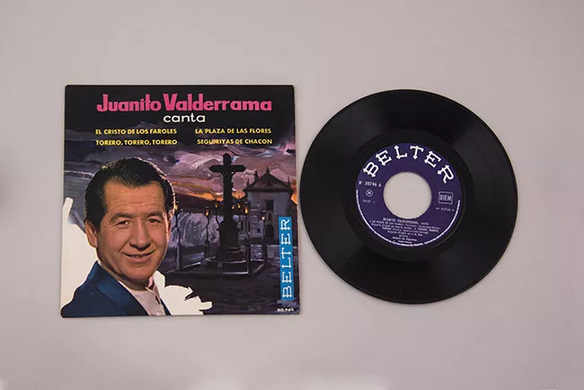 Juanito Valderrama canta