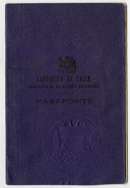 Pasaporte de Vicente Huidobro, su esposa Manuela Portales y sus tres hijos