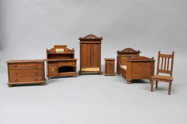 Muebles para casa de muñecas