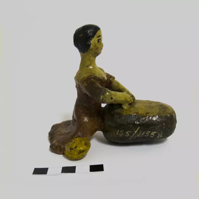 Mujer en molienda o el trapihue