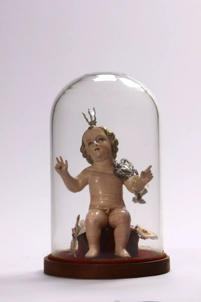 Niño Jesús sedente bendiciendo