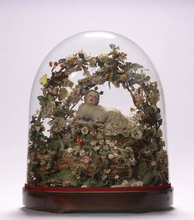 Niño Jesús, recostado entre flores