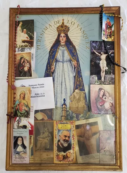 Conjunto de cuadro de Virgen con imágenes religiosas y rosarios 