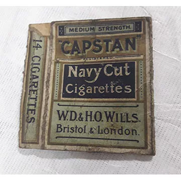 Caja de cigarros Capstan