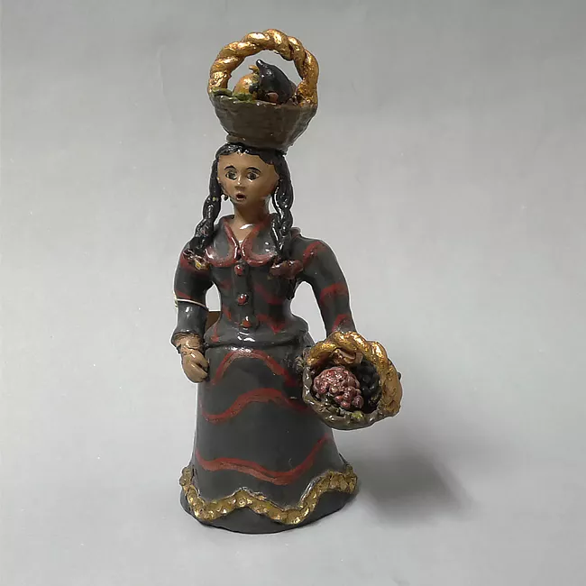 Mujer con canastos.