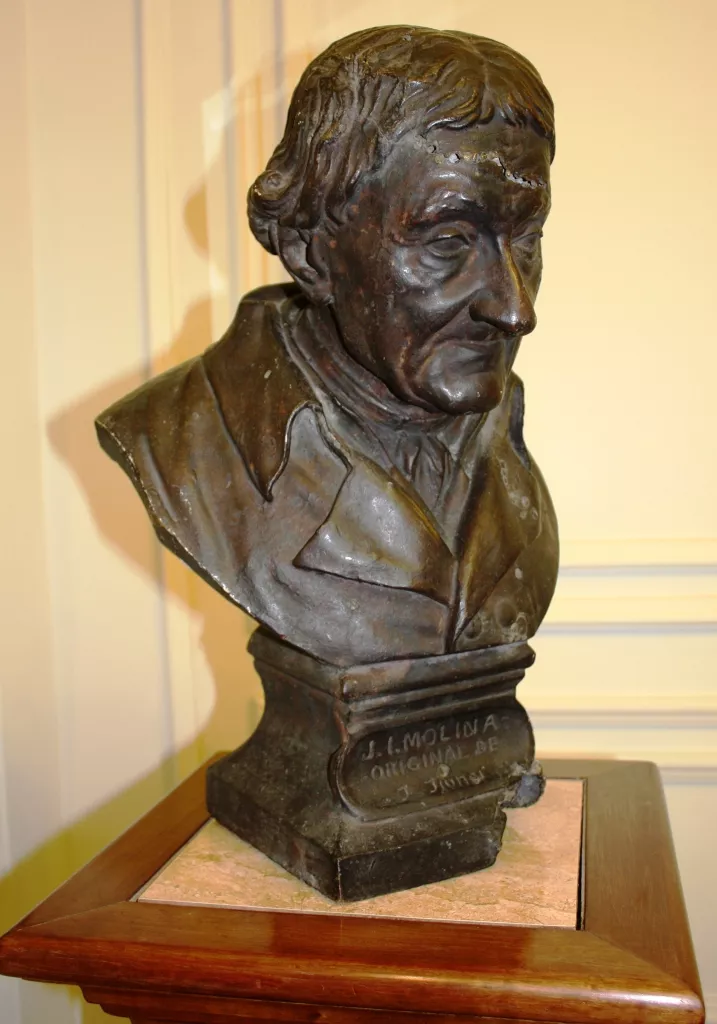 Busto de J.I. Molina