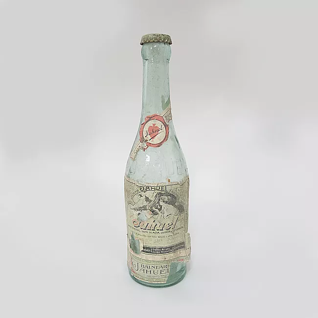Botella de agua mineral Jahuel
