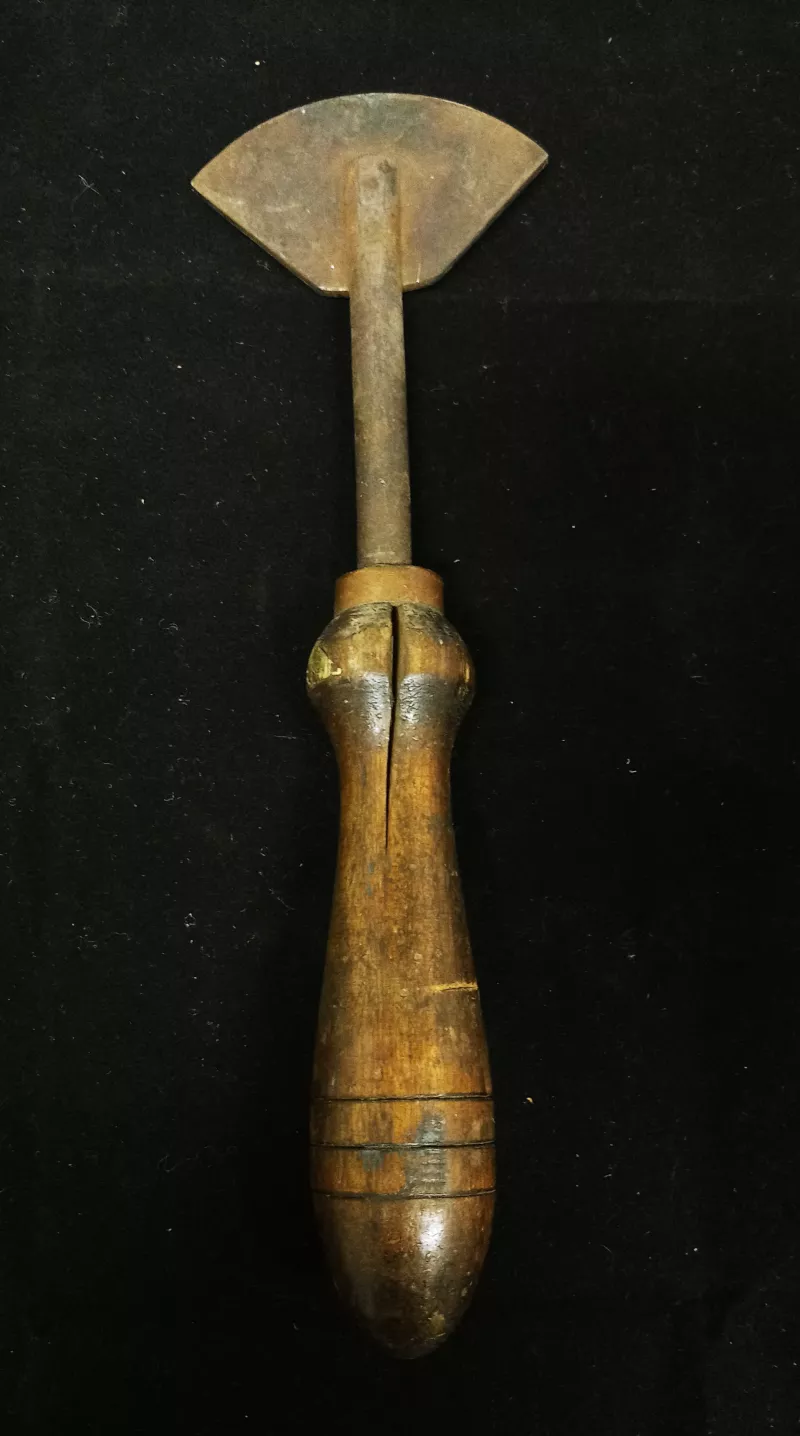 Paleta (herramienta de encuadernación)