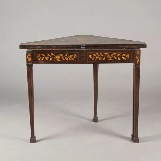 Mesa para jugar cartas