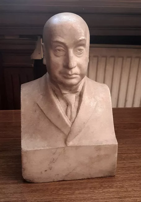 Busto de Domingo Amunátegui
