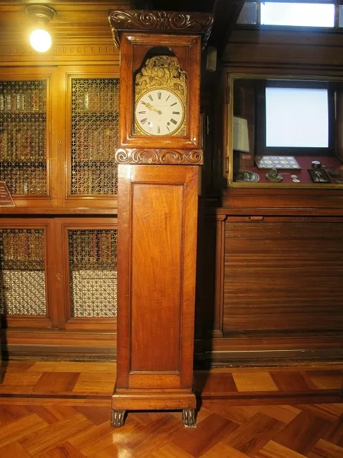 Reloj de caja alta