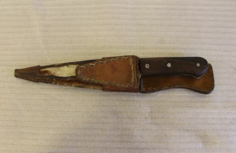 Cuchillo con funda
