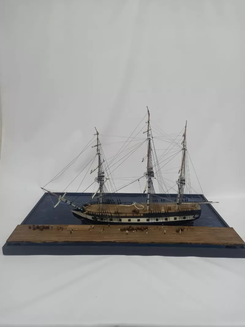Maqueta de barco y Muelle