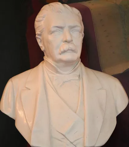 Busto de don Domingo Santa María