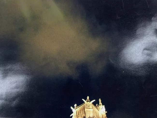 O sopro da beleza convulsiva sobre a Torre Saint Jacques Paris