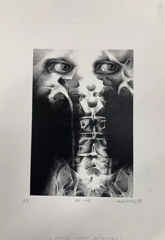 Miroir, visage, désespoir